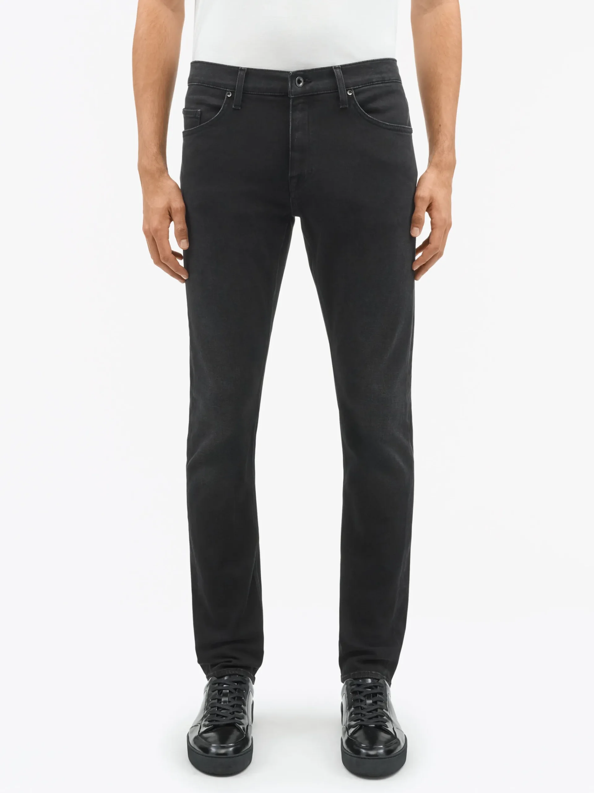 Des Slim-Straight Jeans