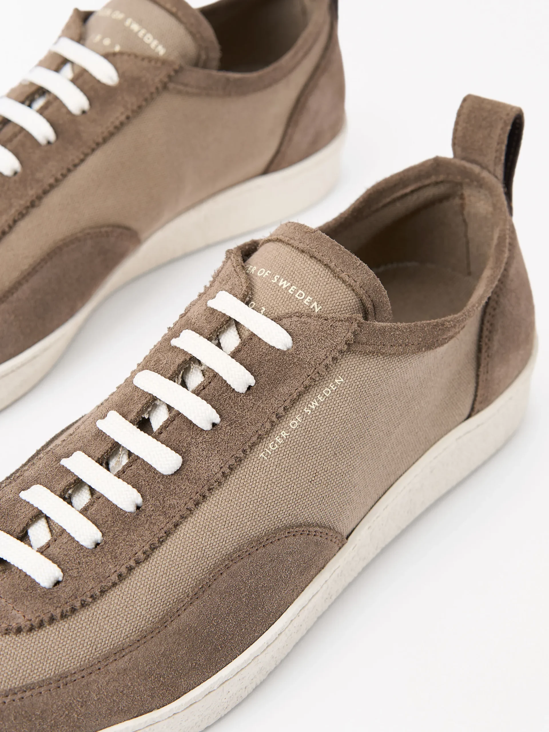 Exora Canvas Sneakers