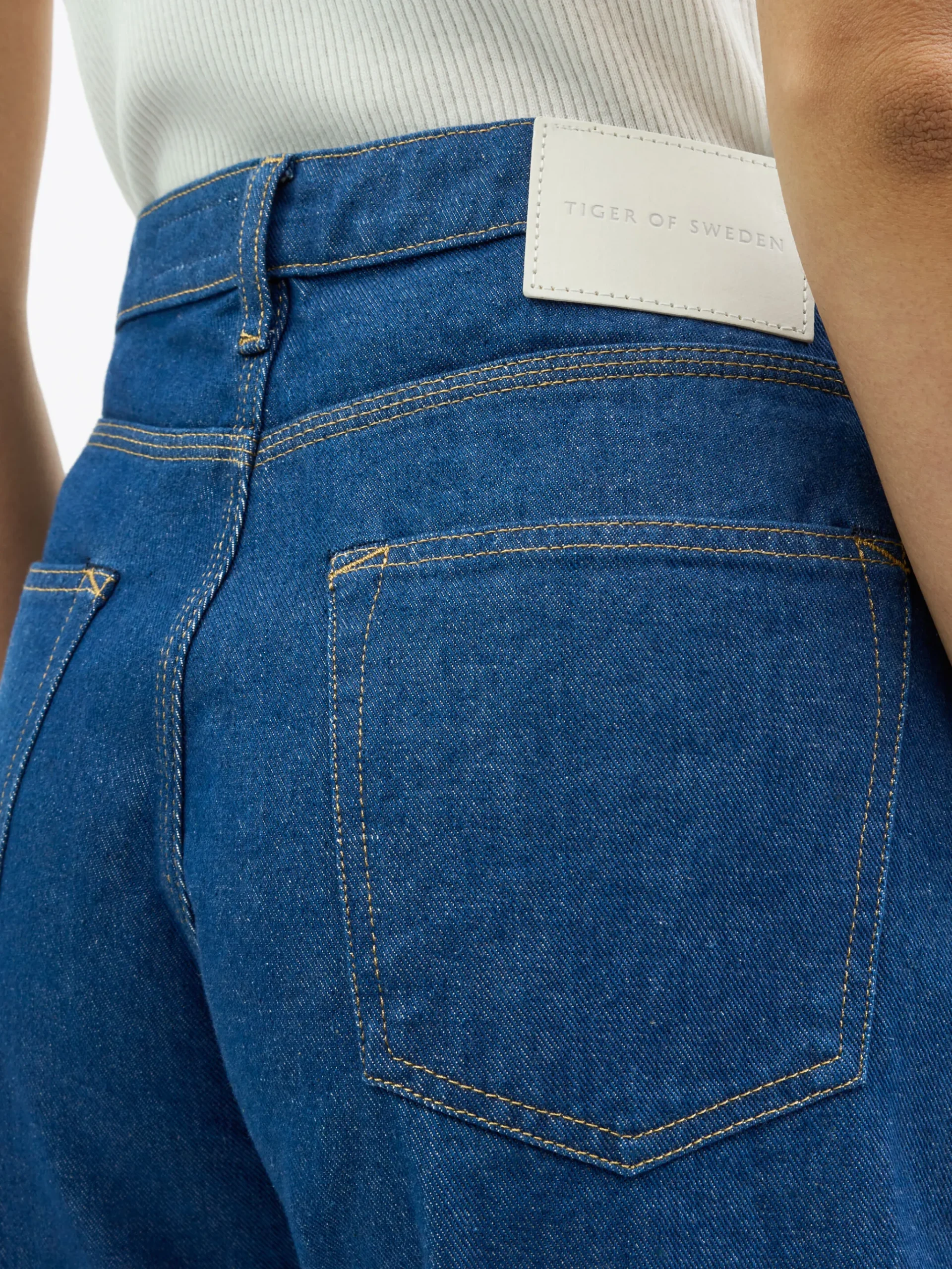 Kinne Mullion Loose-Fit Jeans